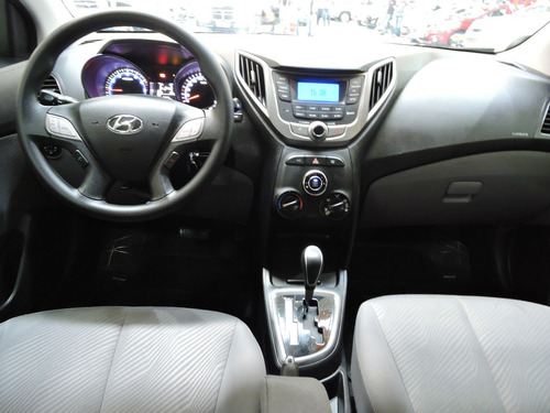 Imagem 7 de 10 de Hyundai Hb20s 1.6 Confort Plus 16v Automático 2015