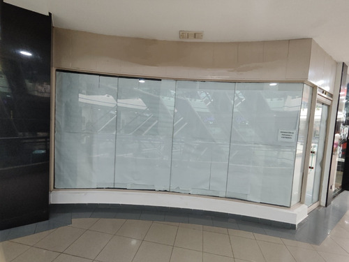 Local Comercial En Alquiler En Zona Este Cc Paris, Piso Concurrido Y Con Vitrina De Alta Exposicion Cod 25 1727, Soy Gabi Irastorza