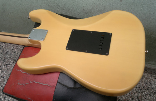 Squier Stratocaster Standard Indonesia Diestro Amarillo Palo De Rosa (Usado)