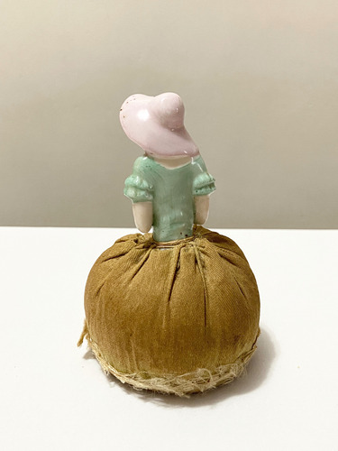 Boneca Antiga Alemã De Porcelana Com Almofada De Alfinetes