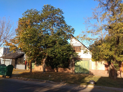 Imagen 2 de 30 de Venta Casa 3 Dormitorios C/jardin - B° Saladillo