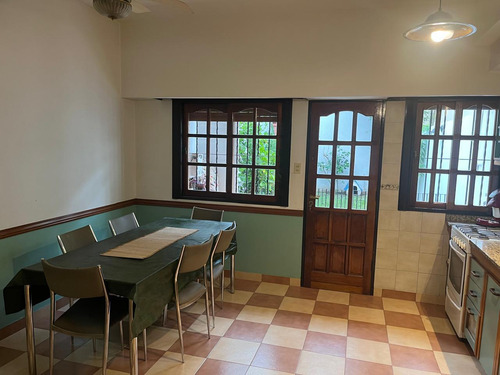 Venta - Casa 5 Ambientes - Monte Castro