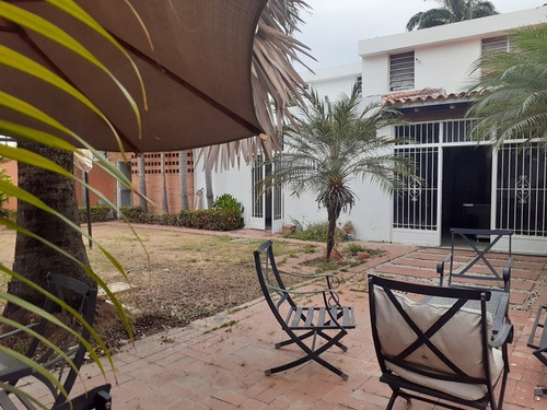 Imagen 22 de 30 de Noreida Delgado +58 414-1431887 / Casa En Venta Trigal Sur Valencia.