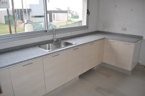 Mesada Cocina 1,40 X 0,60 C/ Pileta Incluida