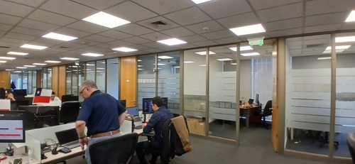 Excelente Oficina Habilitada Y Amoblada De 1047 M2