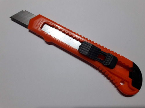 Cutter Trincheta Plastico Cuchilla Metal 15x3.5cm X 1 Unidad