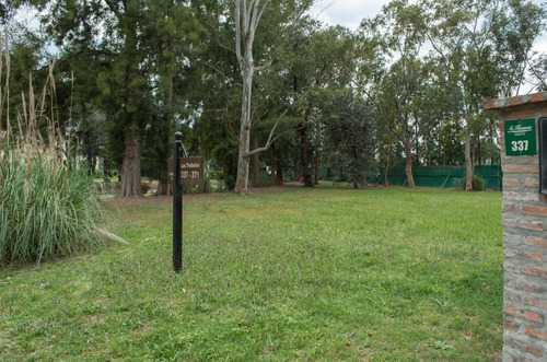 Imagen 4 de 14 de Venta De Amplio Lote, En Saint Thomas Oeste, Canning