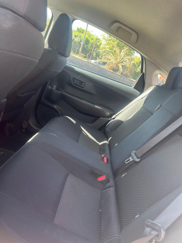 Toyota Yaris 1.5 5P Base At Cvt