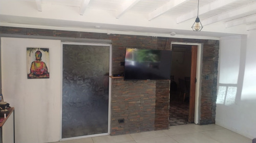 Imagen 7 de 14 de Excelente Casa En Venta. Quincho Con Cocina. 4 Baños. Propiedad Muy Iluminada Ambientes Amplios.
