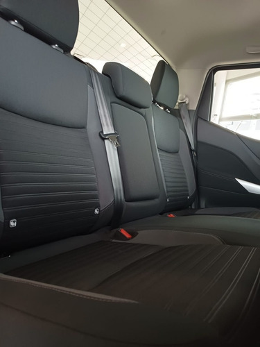 Imagen 8 de 25 de Nissan Frontier 2023 2.3t S 4x2 Mt L22
