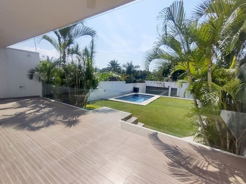 Casa Estilo Contemporáneo En Burgos De Cuernavaca, Temixco Morelos.