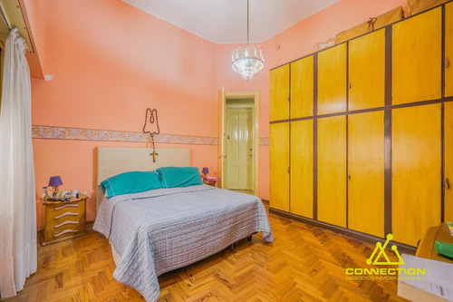 Casa 6 Ambientes En Venta. Banfield Con Pileta