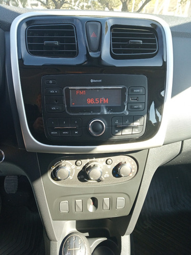 Imagen 12 de 15 de Renault Logan 2018 Con 7500 Km Impecable