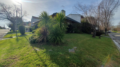 Venta - Chalet Cuatro Ambientes Con Garage Y Patio - Viamonte 4390