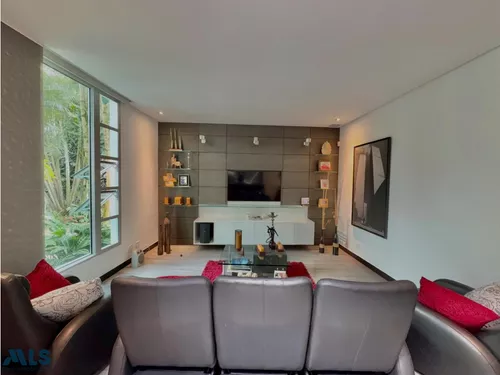 Hermosa Casa Con Energía Solar En Una Ubicación ...(mls#253904)