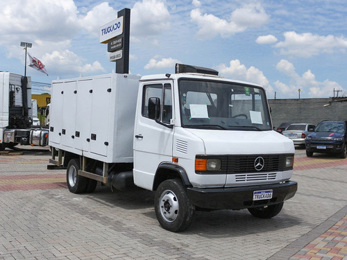 Imagem 3 de 15 de Mercedes Benz 710 4x2 2011 Com Comboio Lubrificante=vw,volvo