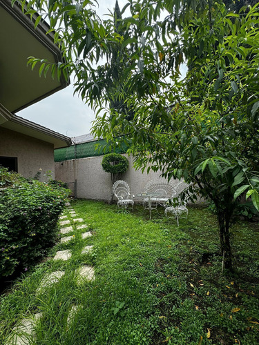 Residencia Con Posibilidad Para Uso De Suelo Mixto En Ciudad Satelite!