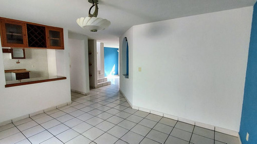 (v) Casa En Venta En Residencial Privado Campestre La Huerta Con Un Excelente Precio