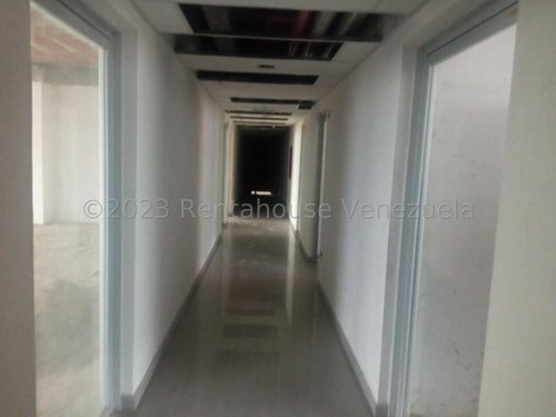 Oficina En Alquiler En Los Dos Caminos Mls #24-5776