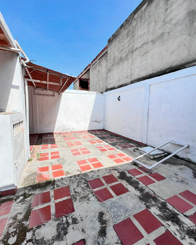 Venta Urb. La Macarena, Palo Negro, Casa 136 Metros Estado Aragua Conjunto Cerrado