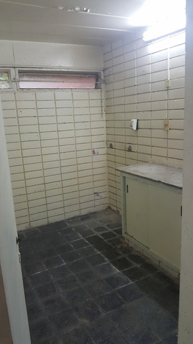 Se Alquila Local Comercial En Barrio Sayago