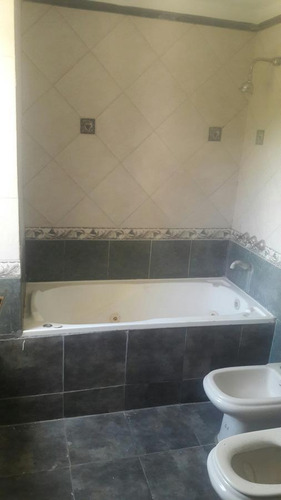 Casa En Alquiler - 2 Dormitorios 2 Baños - Manuel B. Gonnet