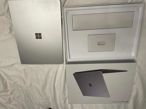 Microsoft Surface Laptop (Usado)
