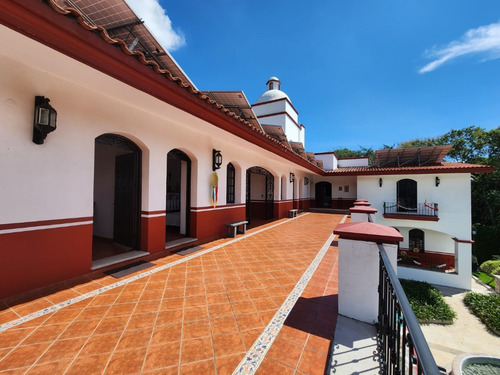 Venta De Casa Quinta Princesas De Terreno Y Jardín Enorme Con Alberca, Jacuzzi Y Plaza De Amenidades. Vistas Expectaculares Y Casa Monumental Fracc Rancho San Diego En Ixtapan De La Sal Edomex