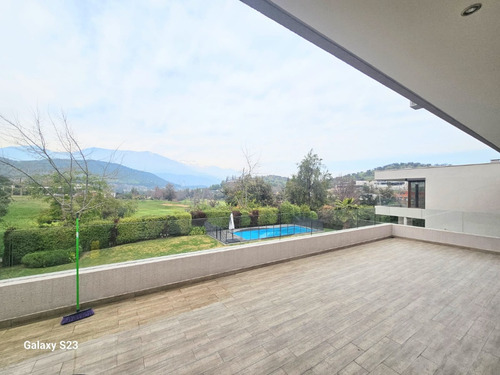 Fantástica Casa En Exclusivo Condominio Valle Escondido.