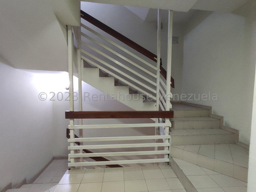 Vendo Apartamento En Urbanización La Soledad, Código 25-6950 Cm Leer Descripción
