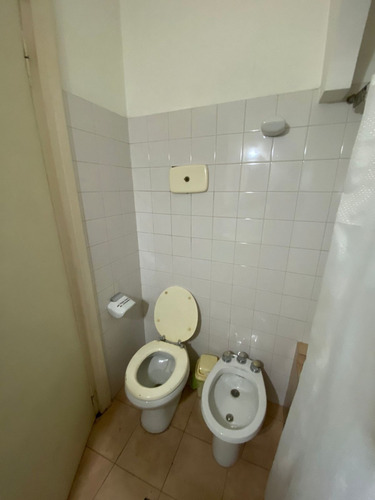 Imagen 9 de 13 de En Venta Fte A Estacion Depto Tipo Casa 4 Amb En Muy Buen Estado En Lanus (079)