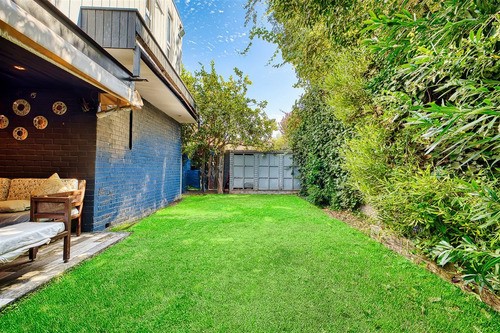 Moderna Y Eficiente Casa En Las Condes, Sector Residencial