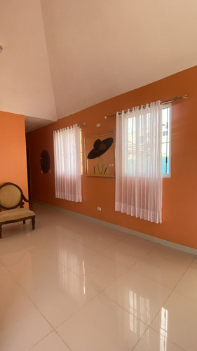 Vendo Preciosa Casa En Tamboril En La Urbanización República De Israel En Santiago, República Dominicana