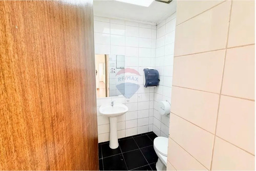 Amplia Oficina En Arriendo 409 M2