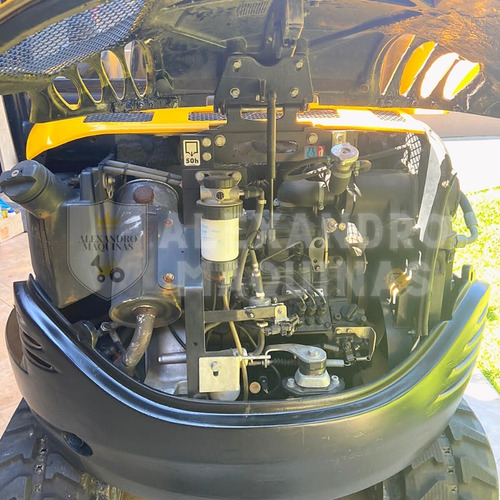 Imagem 4 de 6 de Mini Escavadeira Jcb 8026