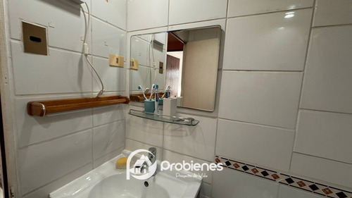 Casa De 2 Pisos, 2 Dormitorios, 3 Baños Con Estacionamiento.