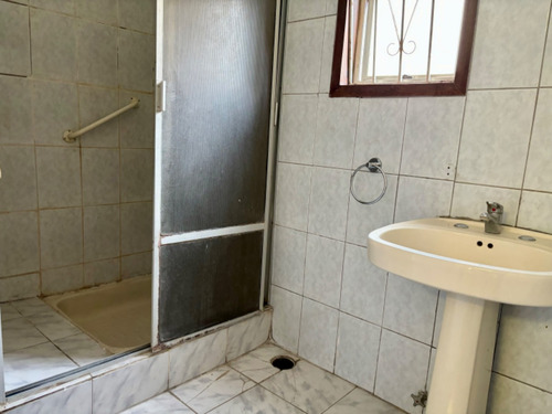 Amplia, Cómoda Y Soleada, 5 Dormitorios, 4 Baños, Sala Estar