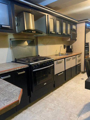 Imagen 3 de 15 de Zulay Robles Vende Townhouse En Residencias Laguna Club . San Diego.