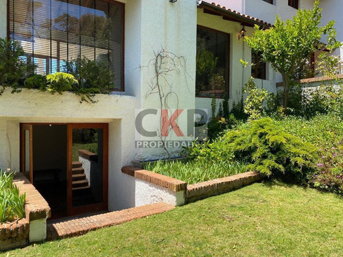 Gran Casa Con Parque Privado En Santo Domingo