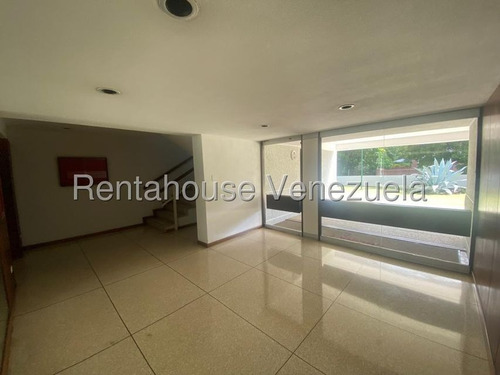 Los Samanes, Calle Cerrada. Vigilancia 24/7 !! Venta Apartamento 135 M2, 3 Hab. + S, 3 Baños + S, 2pe, Cocina Y Baños Actualizados. Edificio Con Excelente Mantenimiento Y Bellas Areas Sociales !!