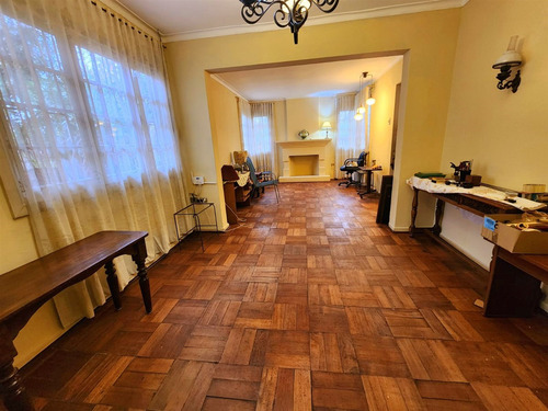 Casa En Venta De 5 Dormitorios En Ñuñoa