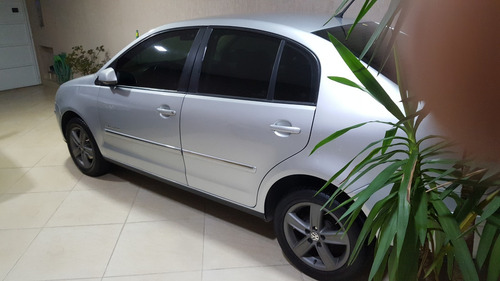 Volkswagen Polo Sedan 1.6 Vht Comfortline Total Flex I-motio