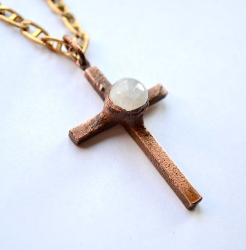 Imagen 3 de 4 de Collar Cruz Con Piedra De La Luna, Cadena De Bronce, Cod1