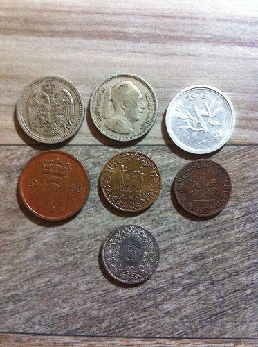 Monedas Libia, Japón, Alemania, Servia, Surinam Etc..