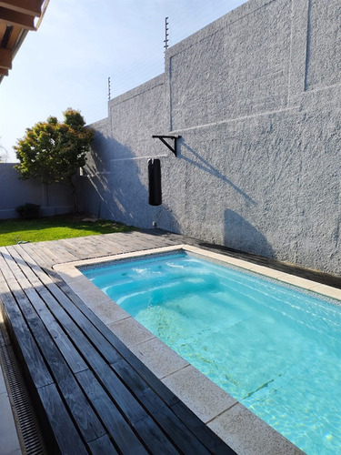 Casa En Venta De 4 Dorm. En Codominio