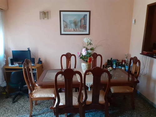 Casa En Venta Con Renta 4 Dormitorios 2 Baños, Patio Con Parrillero Y Cochera-luis.a.de Herrera-brazo Oriental