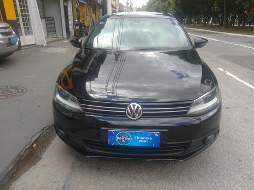 Volkswagen Jetta 2.0 Comfortline Flex 4p Automática