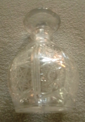 Botella De Cristal Tallado Bella! (Usado)