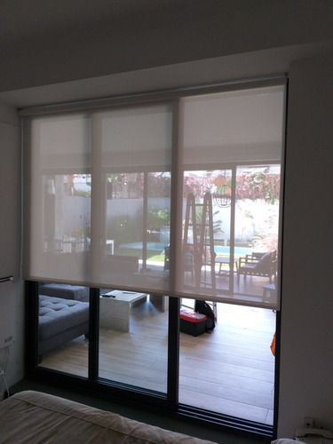 Imagen 4 de 5 de Instalación Colocación Y Reparación De Cortinas Roller .