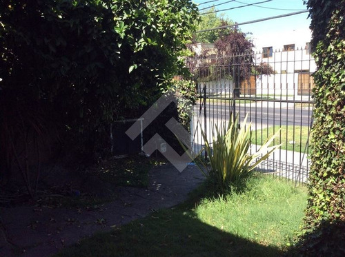 Casa En Venta De 4 Dorm. En La Reina